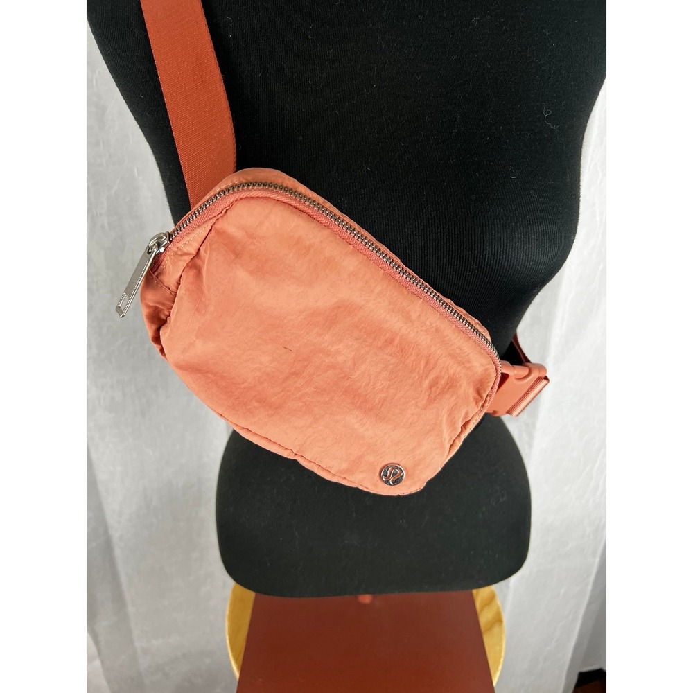 Lululemon Everywhere Belt Bag